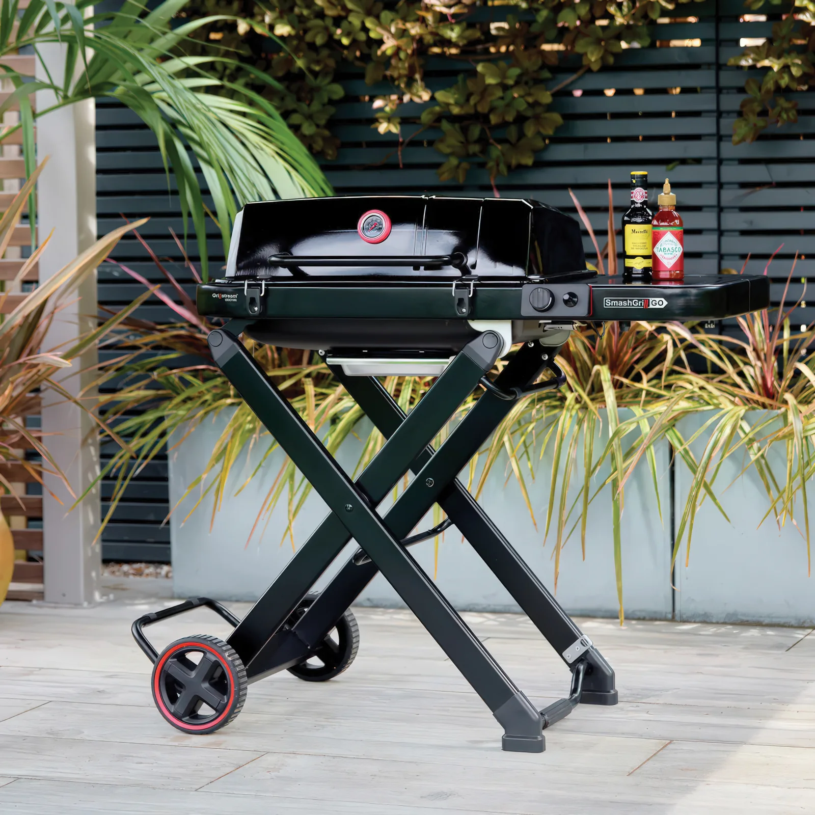 Grillstream SmashGrill Go barbecue in a garden